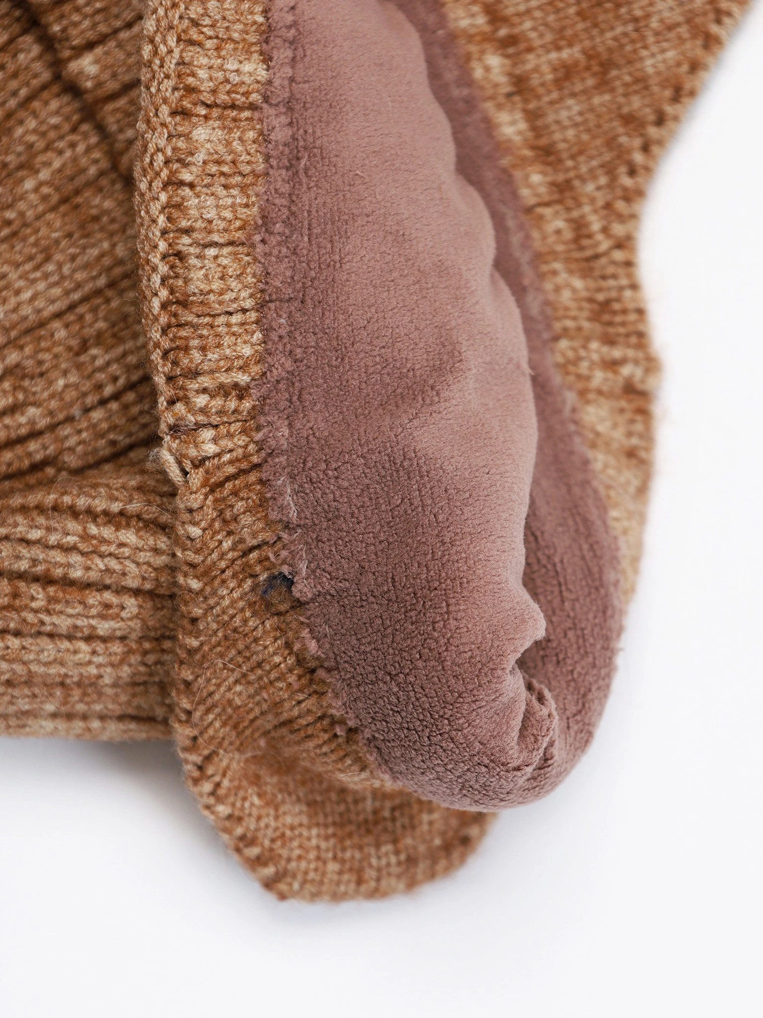 Шапка-ушанка из шерсти с акрилом с отворотом в ассортименте